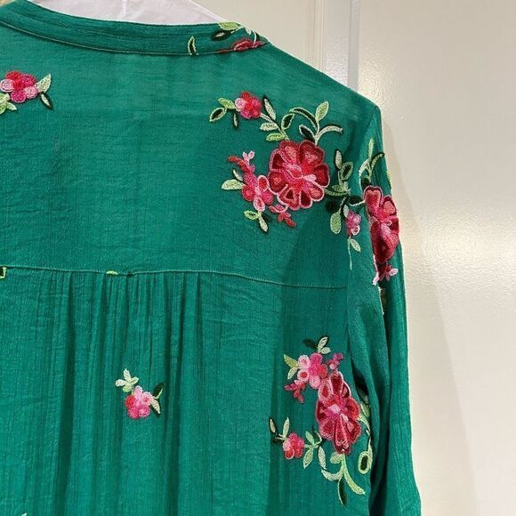 Fig and Flower embroidered green flowered‎ long sleeve top in medium - Picture 6 of 11
